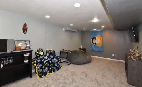 135 Martin Ln, Milwaukee WI 53207-4976 exterior