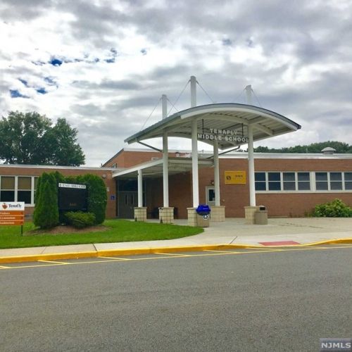 92 Highwood Ave, Tenafly NJ  07670-1832 exterior