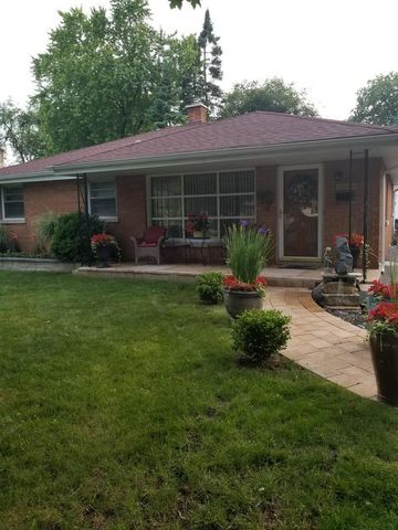 2444 Walnut St, Waukegan, IL 60087-3125