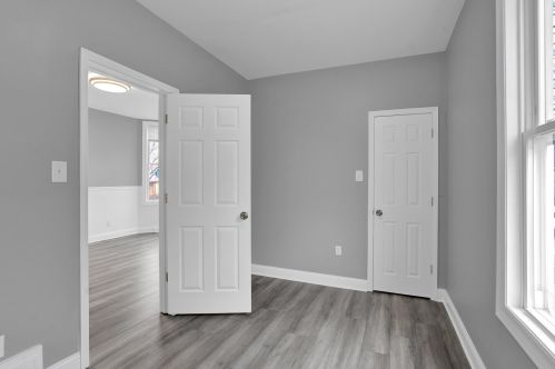 9329 Luella Ave, Chicago IL 60617-3930 exterior