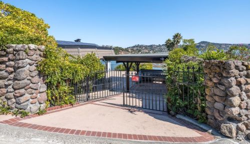 325 Strawberry Dr, Mill Valley CA 94941-2508 exterior