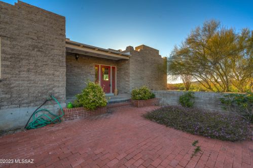 6541 Swan Rd, Tucson AZ  85718-1602 exterior