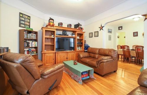 337 238th St, Bronx NY  10470-1806 exterior