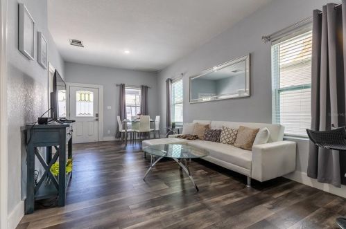 2406 Armenia Ave, Tampa FL  33607-2604 exterior