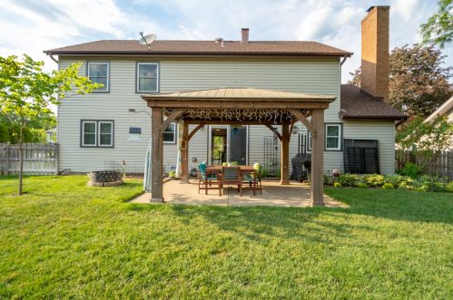 1049 Cedar Crst Dr, Bull Valley IL 60014-6931 exterior