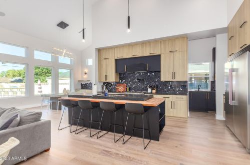 3118 42nd St, Phoenix AZ  85018-6418 exterior