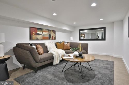 2037 Locust St, Philadelphia PA  19103-5613 exterior