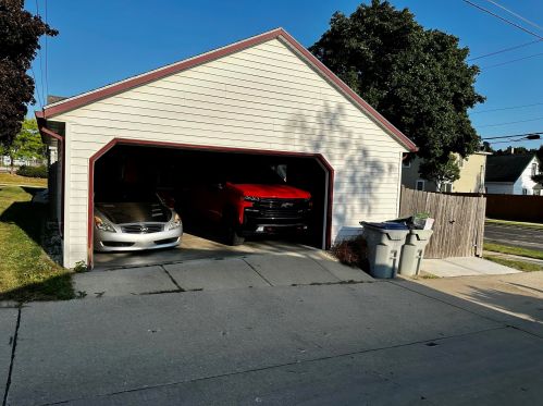 3673 18th St, Milwaukee WI  53221-1551 exterior