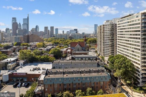 2334 Fairmount Ave, Philadelphia PA  19130-2519 exterior