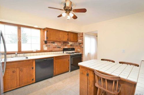 86 Genesee Dr, Commack NY 11725-4032 exterior