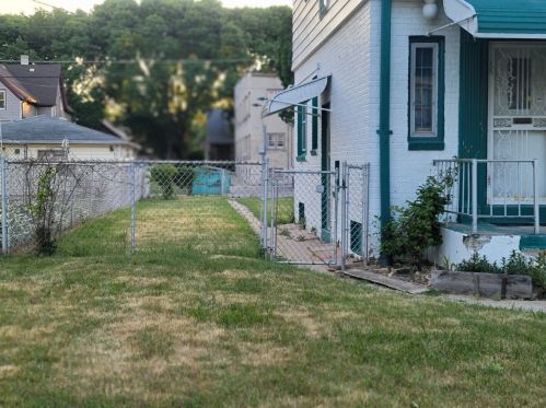 3433 16th St, Milwaukee, WI 53206-2340