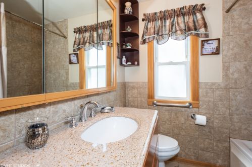 512 Emroy Ave, Elmhurst IL 60126-2020 exterior