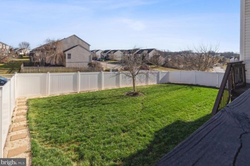 80 Sara Ln, Hanover, PA 17331-8670