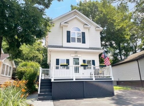127 Vermont Trl, Hopatcong, NJ 07843-1121