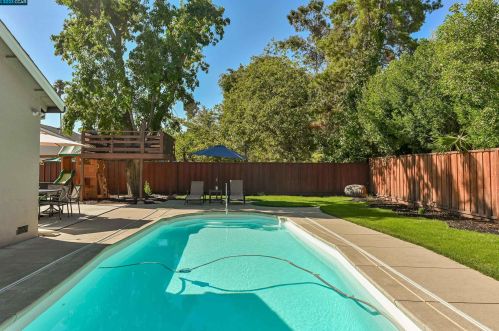 2649 Minert Rd, Concord CA 94518-2630 exterior