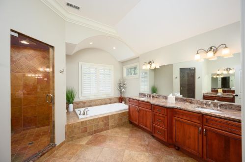 562 Linden Ave, Elmhurst IL 60126-4029 exterior