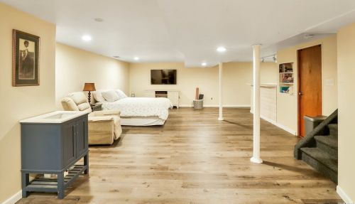 4 Barley Pl, Commack NY 11725-1412 exterior