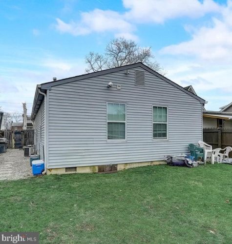 521 Riv Dr, Camden NJ 08110-2917 exterior