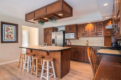 652 Ruddiman Dr, Meskegon MI 49445-2867 exterior