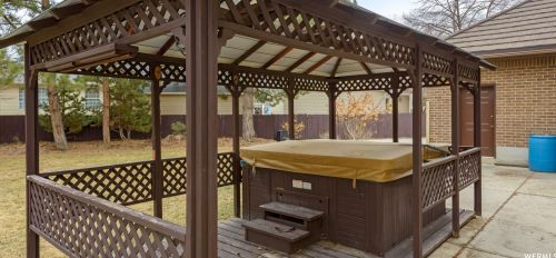 1925 Foxmoor Cir, Sandy UT 84092-5265 exterior