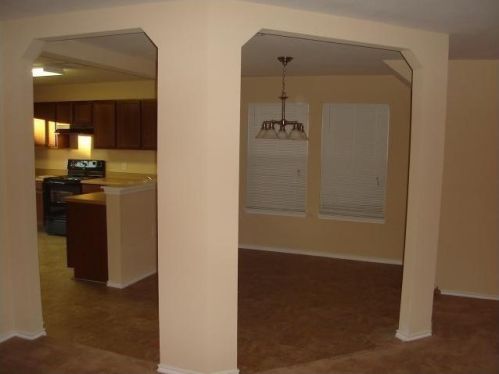 7412 Cayenne Ln, Austin TX  78741-7524 exterior