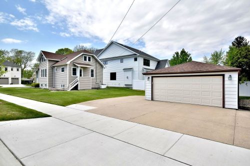 615 Saylor Ave, Elmhurst IL 60126-4305 exterior