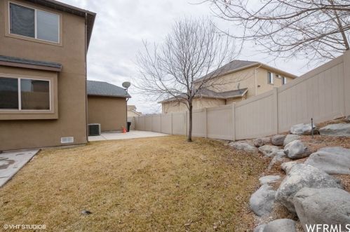 6352 Fish Lk Dr, Taylorsville UT 84081-5579 exterior