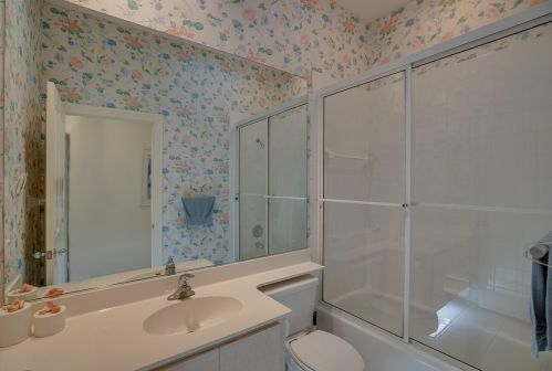 320 Bentley Cir, Fort Pierce FL 34986-2475 exterior