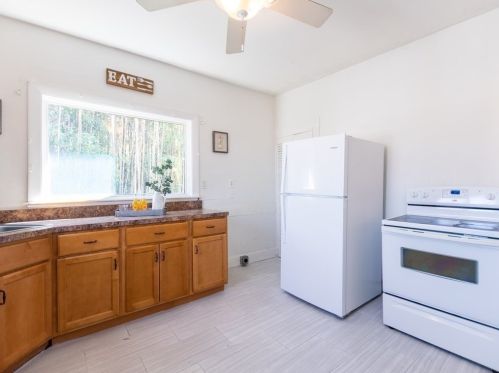 6 Edgehill Rd, Woburn MA 01801-5015 exterior