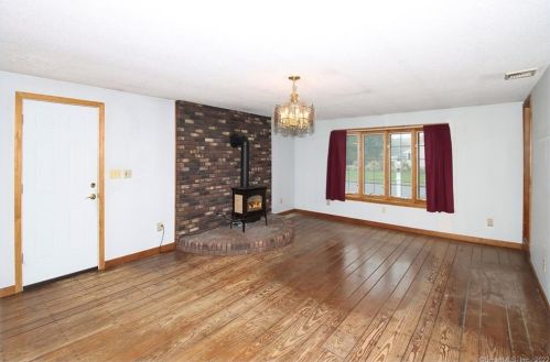 1 Angel Pl, North Haven CT 06473-2402 exterior