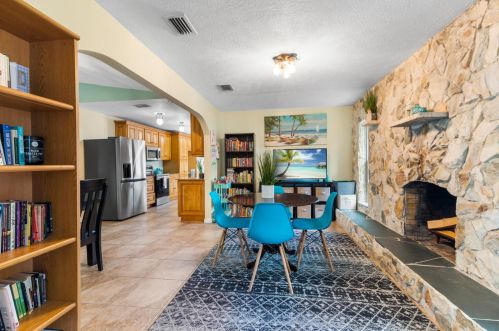 709 Dorchester St, Fort Pierce FL  34983-8762 exterior