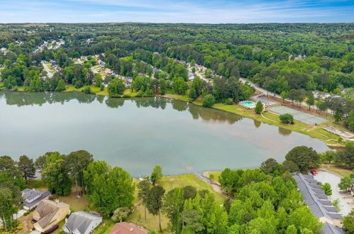 585 Shore Rd, Lithonia GA  30058-5990 exterior