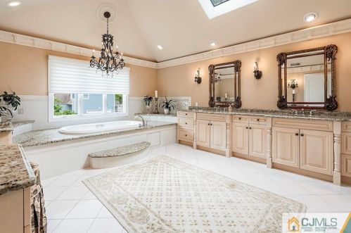 21 Southfield Rd, Edison NJ 08820-3141 exterior