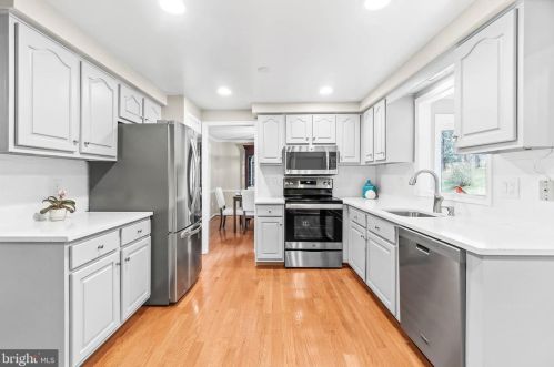 1901 Fallsmead Way, Rockville MD 20854-2640 exterior