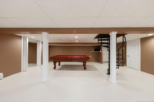 27 Seagrave St, Killingly CT 06239-4129 exterior