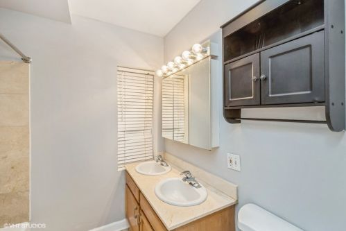 3400 Janssen Ave, Chicago IL  60657-1274 exterior