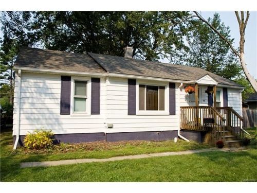 715 Forest Dr, Fenton, MI 48430-1408