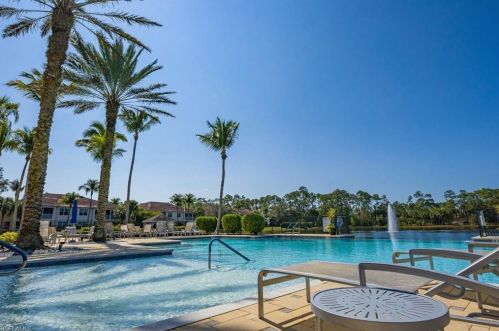 1782 Tarpon Bay Dr, Naples FL 34119-8711 exterior