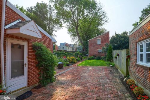 223 Howard Ave, Lancaster PA  17602-4207 exterior