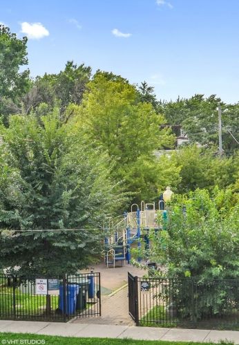 1423 Artesian Ave, Chicago IL 60622-1704 exterior