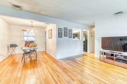 42 Larry Dr, Commack NY 11725-3326 exterior