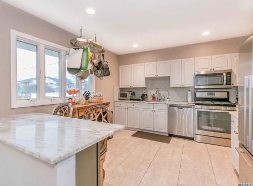 44 Harvest Ln, Commack NY 11725-1529 exterior