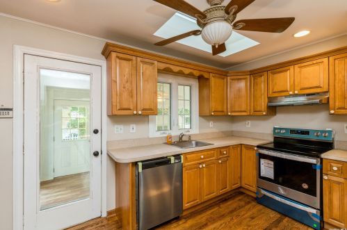 7 Liberty St, Huntington Station, NY 11746-4320