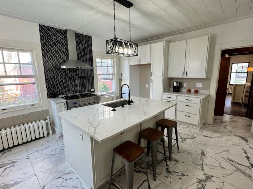 3225 Hackett Ave, Milwaukee WI 53211-3140 exterior