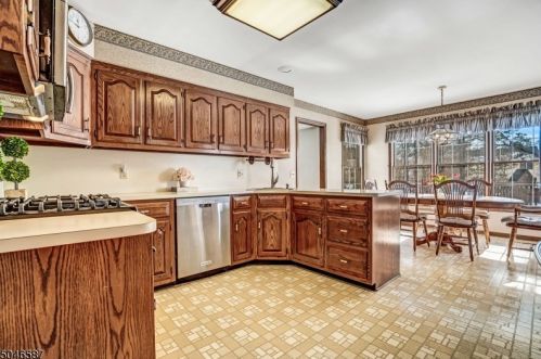 14 Muirfield Ln, Bridgewater NJ 08807-1268 exterior