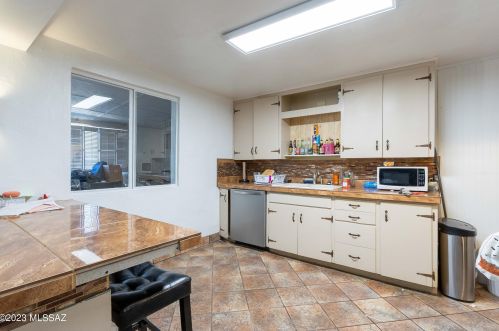 4602 Seneca St, Tucson AZ  85712-3272 exterior