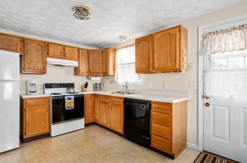 19 Virginia Ave, Woonsocket RI 02895-5630 exterior