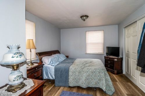 75 Dartmouth Ave, Avenel NJ 07001-1860 exterior