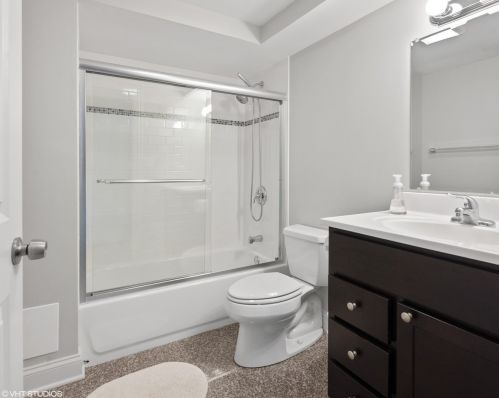 4320 Bernard St, Chicago IL  60618-1110 exterior