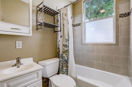 1101 72nd St, Milwaukee WI  53214-3119 exterior